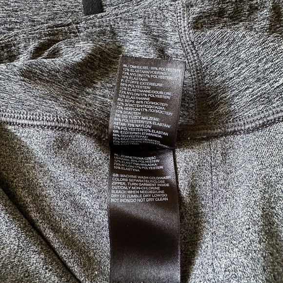 The NorthFace Capri Leggings, Heathered Gray and Black - Size XL - Picture 6 of 10